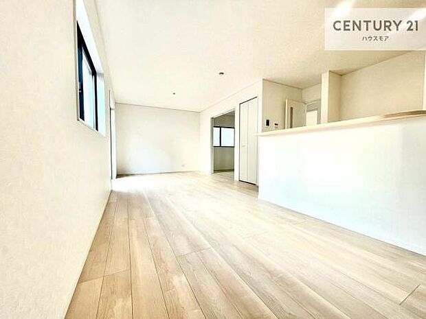 広々ダイニングスペース!ゆったりお食事。笑い声響く楽しい時間が過ごせます。日々の疲れも癒されます!