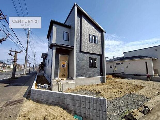 全2棟のキレイな街並み。是非1度ご内見ください。物件探しのご条件・ご要望・ご質問など、不動産に関することならどのようなことでも誠心誠意対応させて頂きます。