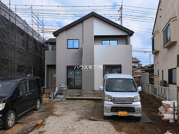 駐車スペースは3台分あります!セカンドカーはもちろん、バイクや自転車なども置き場所に困りません。