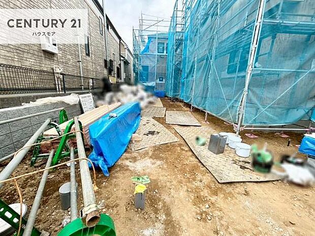 駐車スペースは2台分あります!セカンドカーはもちろん、バイクや自転車なども置き場所に困りません。