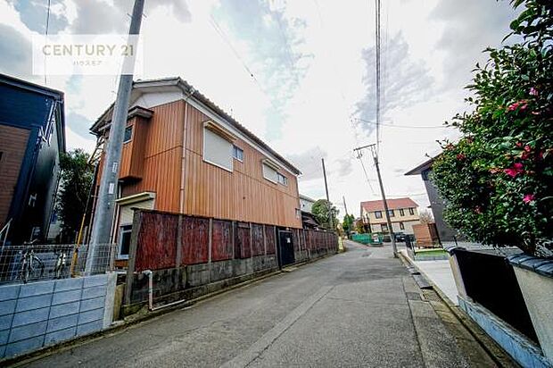 前面道路6m車庫入れが苦手な方も安心ですね。