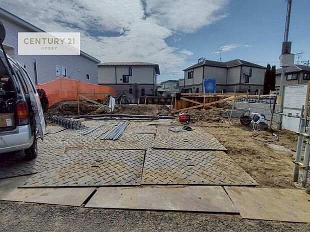 駐車スペースは2台分あります!セカンドカーはもちろん、バイクや自転車なども置き場所に困りません。