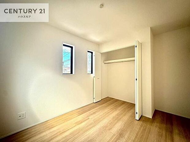 掃き出し窓がないお部屋は、お子様のお部屋としても安心です!収納スペースも充実しているので散らかったお部屋をサッと片付けられます!