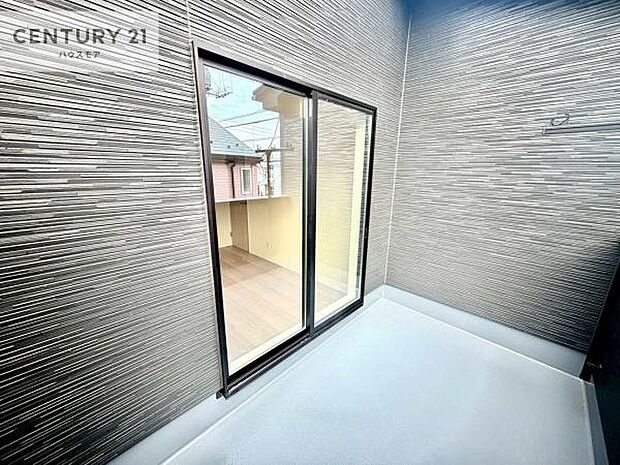 陽当たり良好なバルコニーです!晴れた日には青い空を見渡せる開放的な時間を楽しめます。