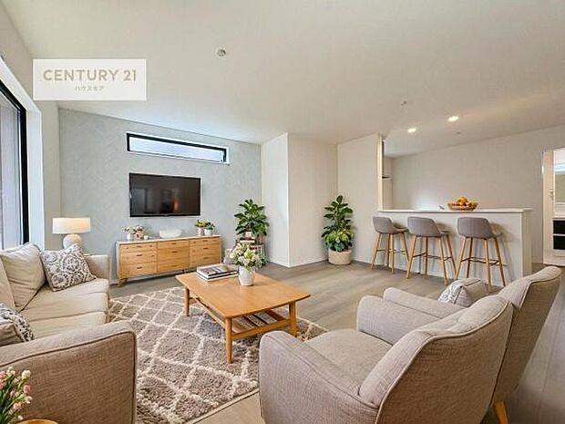 家具はCGパースです。心地良いリビングは家族が自然と集まります。家族団欒の時間が増えそうです。ご家族と、より一層充実した時間を過ごせそうですね。