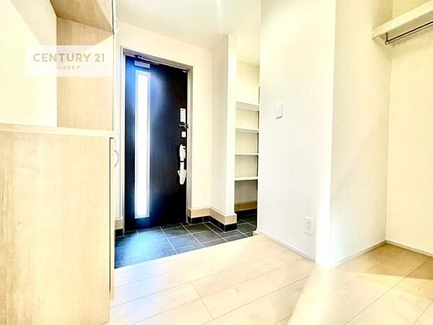 シューズボックス付き。玄関が片付きお掃除がしやすいです!スッキリした玄関で戸を開けた瞬間、清潔感のある心地いい空間が出迎えてくれます。