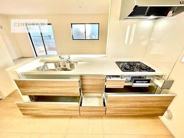 収納スペースが豊富で、調理スペースがスッキリと片付きひろ~く活用できます!快適に作業ができます!毎日の料理が捗ります!