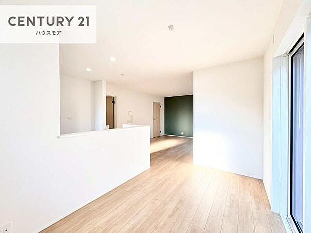 広々ダイニングスペース!ゆったりお食事。笑い声響く楽しい時間が過ごせます。日々の疲れも癒されます!