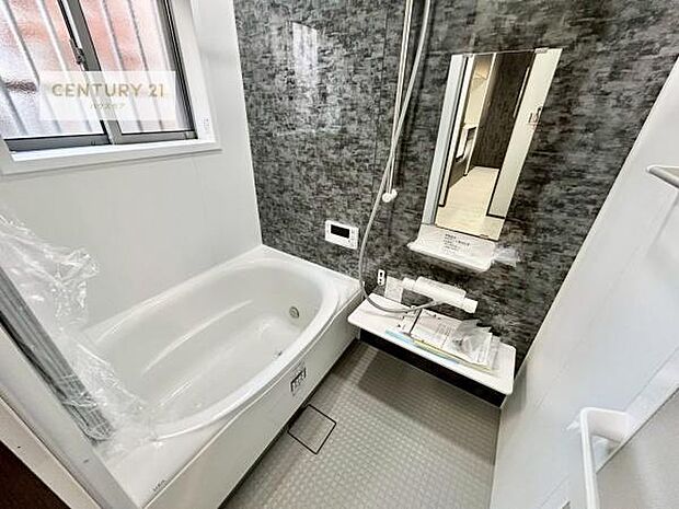 落ち着きある大人の雰囲気のバスルームは、味が出ていてバスタイムが充実!お仕事頑張っているご褒美にお好みの匂いの入浴剤を入れて、楽しんでみてはいかがでしょうか?