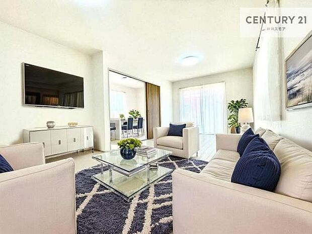 家具はCGパースです。開放感のある広々LDK!ソファーやダイニングテーブルを置いても窮屈にならないので快適に過ごせます!コミュニケーションが取りやすいリビングです!