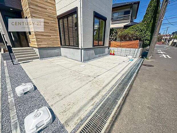 カースペース2台付きなのでマイカーをお持ちの方も安心ですね!ぜひ現地にてお確かめくださいませ!