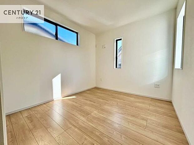 洋室は子供部屋や寝室、色々と用途多彩に利用できますね。収納力もたっぷりなので、広々気持ちよく過ごすことができます。