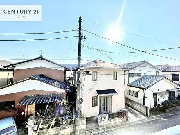 晴れた日には青い空を見渡せる開放的な時間を楽しめます。気持ちの良い風が通り抜ける街並みです!