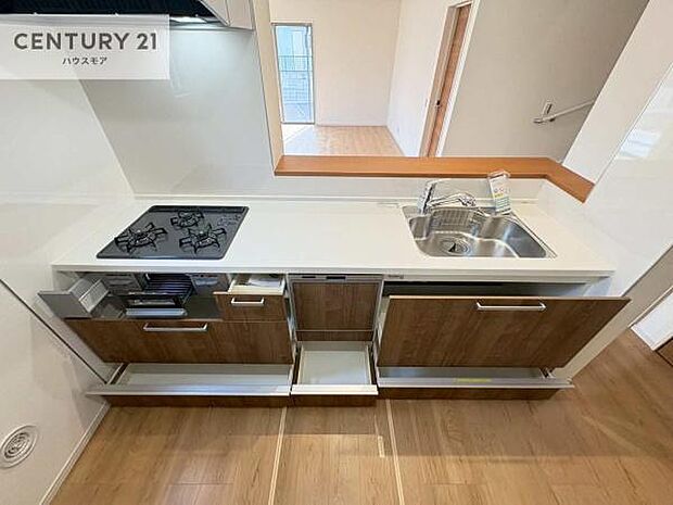 収納スペースが豊富で、調理スペースがスッキリと片付きひろ~く活用できます!快適に作業ができます!毎日の料理が捗ります!