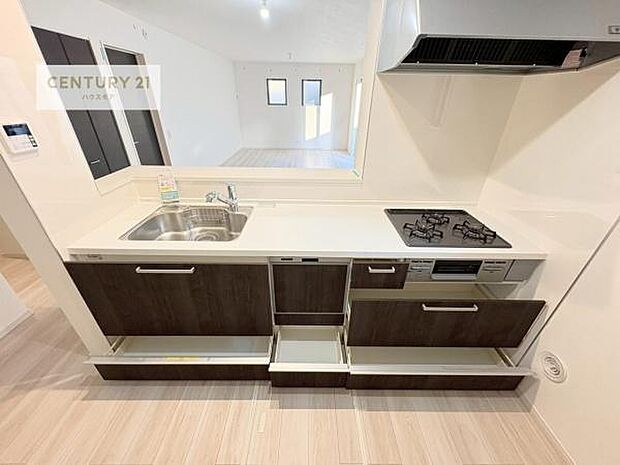 収納スペースが豊富で、調理スペースがスッキリと片付きひろ~く活用できます!快適に作業ができます!毎日の料理が捗ります!