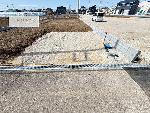 駐車スペースは2台分あります!セカンドカーはもちろん、バイクや自転車なども置き場所に困りません。