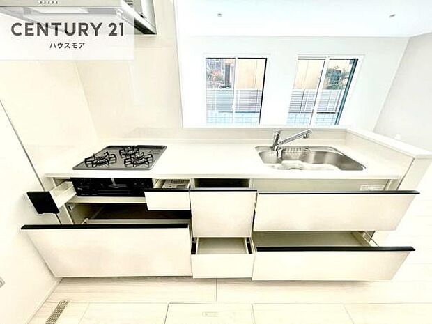 収納スペースが豊富で、調理スペースがスッキリと片付きひろ~く活用できます!快適に作業ができます!毎日の料理が捗ります!