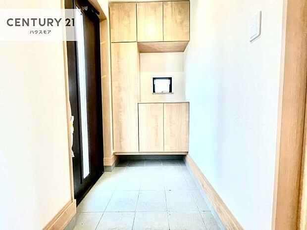 シューズボックス付き。玄関が片付きお掃除がしやすいです!スッキリした玄関で戸を開けた瞬間、清潔感のある心地いい空間が出迎えてくれます。