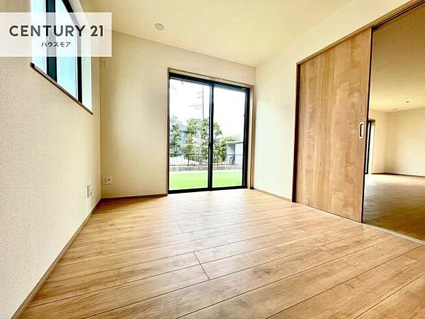 シンプルにデザインされているため、家具を選びません!お気に入りの家具を置いてくつろげる空間を作ることができます。