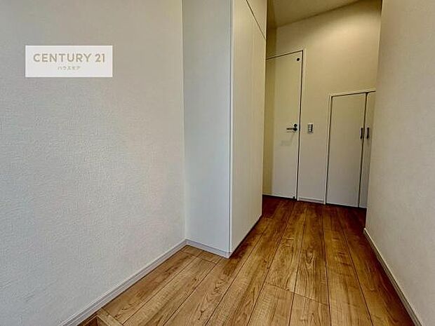 シューズボックス付きなので、玄関が片付きお掃除がしやすいです!スッキリした玄関で戸を開けた瞬間、清潔感のある心地いい空間が出迎えてくれます。