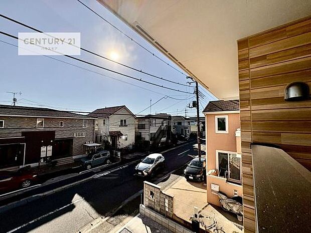 広々としているバルコニーです!お洗濯物を干すのはもちろん風に当たりながらくつろぎタイムが送れます!