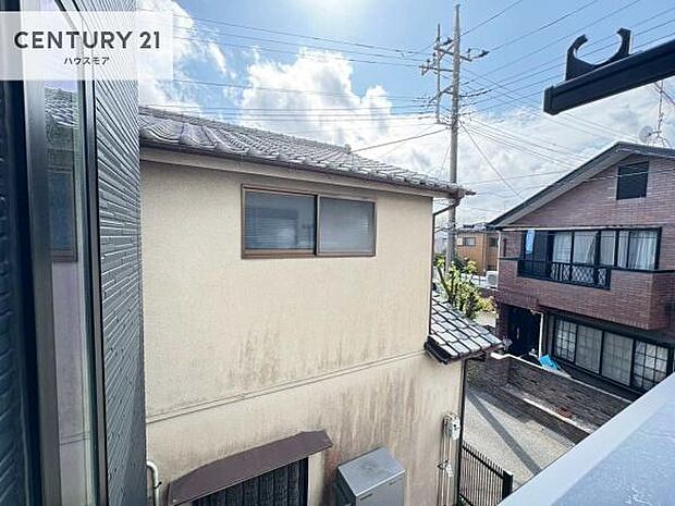 晴れた日には青い空を見渡せる開放的な時間を楽しめます。気持ちの良い風が通り抜ける街並みです!