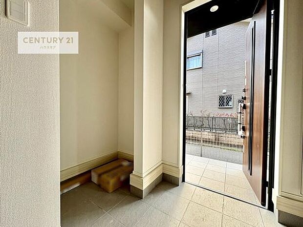 玄関土間収納付き!収納スペースなのでベビーカーやアウトドアの道具がスッキリしまえます!取り出しもラクラク!整理整頓がしやすい!