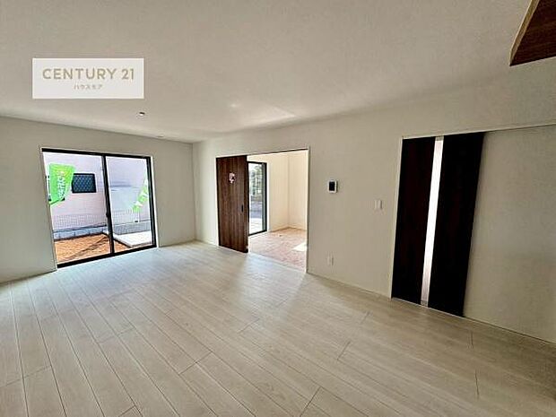 広々ダイニングスペース!ゆったりお食事。笑い声響く楽しい時間が過ごせます。日々の疲れも癒されます!