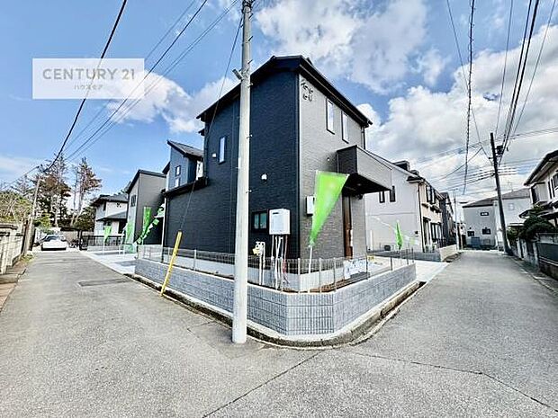 前面道路は3.95m×3.87m!陽当り良好な立地です。車庫入れが苦手な方も安心ですね。