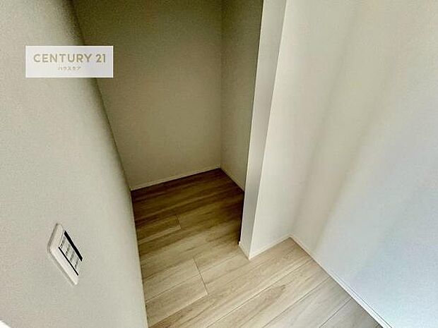 収納が充実しているからこそ、お部屋はいつも広々。掃除や片付けもラクになり、居心地の良い暮らしが続きます。