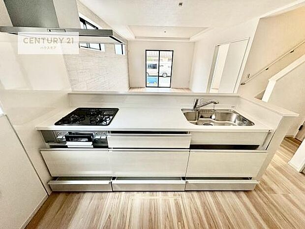 収納スペースが豊富で、調理スペースがスッキリと片付きひろ~く活用できます!快適に作業ができます!毎日の料理が捗ります!