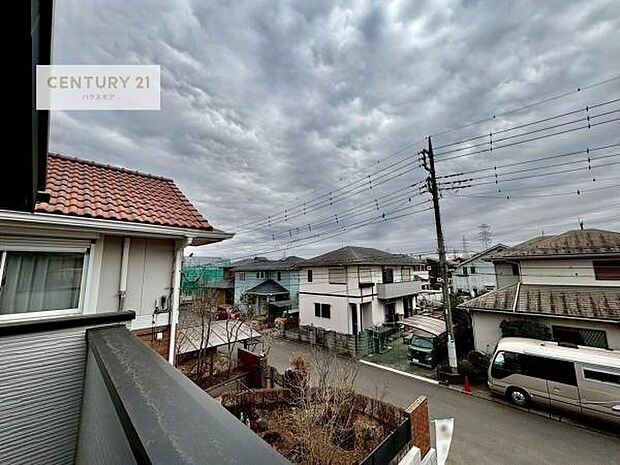 陽当たり良好なバルコニーです!たくさんのお洗濯物もいっぺんに干すことができます!