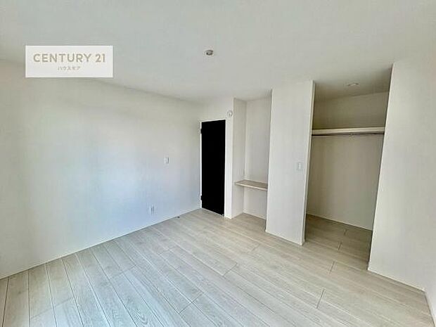 収納がしっかりあるので家具の配置がしやすく、ライフスタイルに合わせたお部屋作りが可能です。