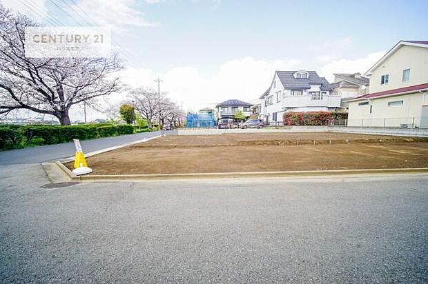 カースペース2台駐車可能。毎日の通勤やお買い物に便利で、来客時にもゆとりをもってお使いいただけます。