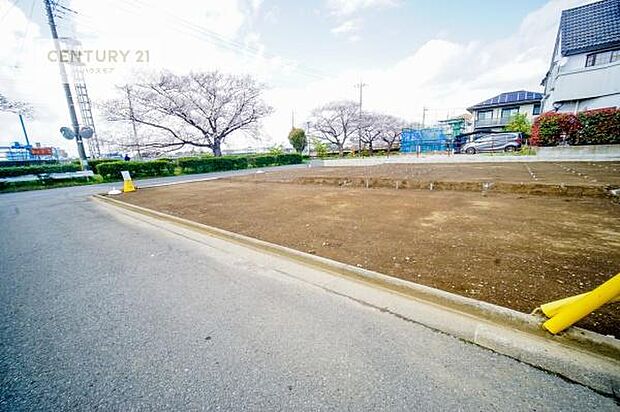 カースペース2台駐車可能。毎日の通勤やお買い物に便利で、来客時にもゆとりをもってお使いいただけます。