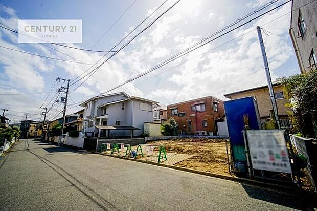 前面道路は6m!車庫入れが苦手な方も安心ですね。