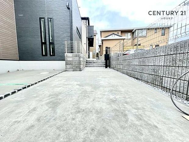 カースペース付きなのでマイカーをお持ちの方も安心ですね!ぜひ現地にてお確かめくださいませ!