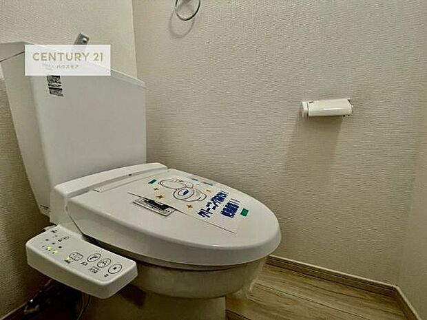 1・2階にトイレがございます!朝の忙しい時間帯も待たずにすみそうですね。白を基調とした清潔感のあるトイレでお手入れがしやすいです!