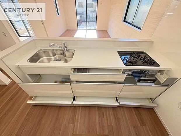 収納スペースが豊富で、調理スペースがスッキリと片付きひろ~く活用できます!快適に作業ができます!毎日の料理が捗ります!