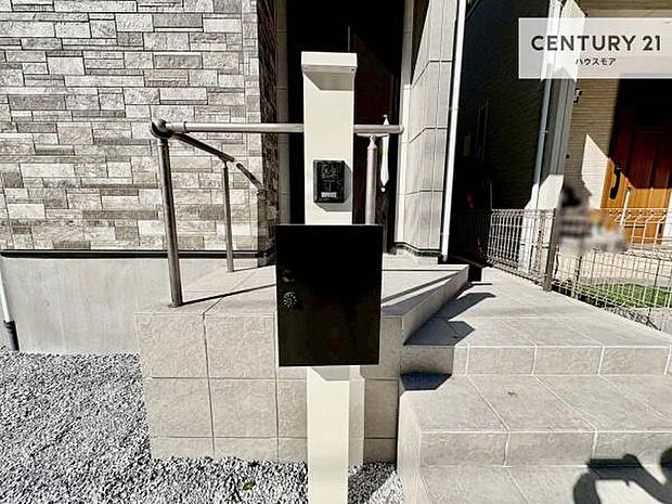 ポスト付きです!物件探しのご条件・ご要望・ご質問など、何なりと弊社スタッフまでお申し付けください!不動産に関することなら、どのようなことでも誠心誠意対応させて頂きます。