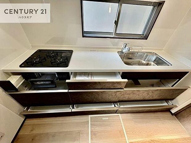 収納スペースが豊富で、調理スペースがスッキリと片付きひろ~く活用できます!快適に作業ができます!毎日の料理が捗ります!