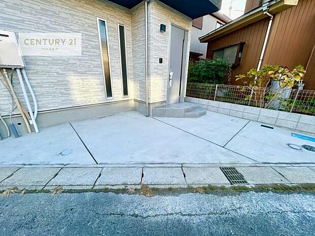 カースペース付きなのでマイカーをお持ちの方も安心ですね!ぜひ現地にてお確かめくださいませ!