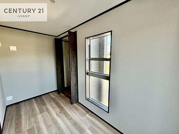 シンプルにデザインされているため、家具を選びません!お気に入りの家具を置いてくつろげる空間を作ることができます。