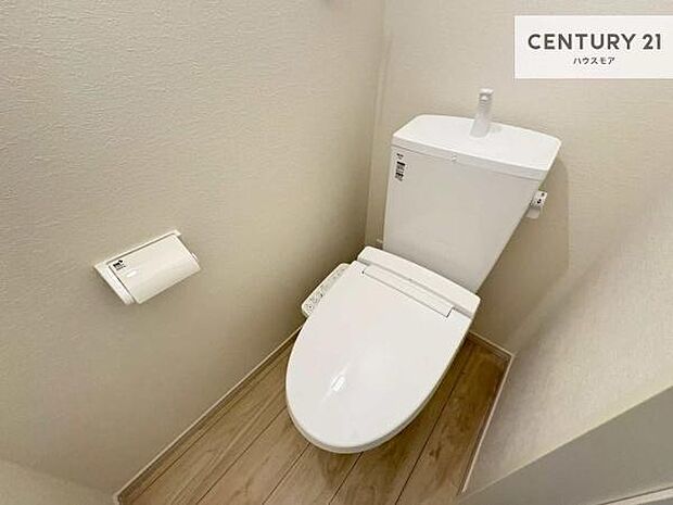 1・2階にトイレがございます!朝の忙しい時間帯も待たずにすみそうですね。白を基調とした清潔感のあるトイレでお手入れがしやすいです!