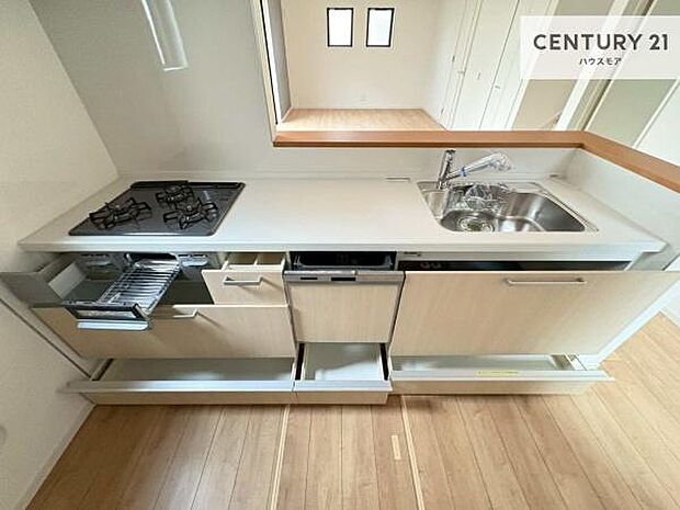 収納スペースが豊富で、調理スペースがスッキリと片付きひろ~く活用できます!快適に作業ができます!毎日の料理が捗ります!