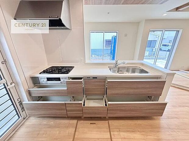 収納スペースが豊富で、調理スペースがスッキリと片付きひろ~く活用できます!快適に作業ができます!毎日の料理が捗ります!(同仕様)