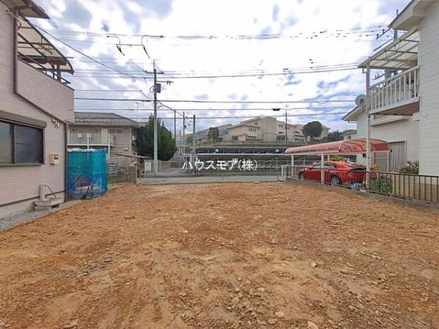 カースペース2台駐車可能。毎日の通勤やお買い物に便利で、来客時にもゆとりをもってお使いいただけます。