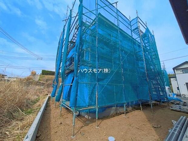 駐車スペースは2台分あります!セカンドカーはもちろん、バイクや自転車なども置き場所に困りません。