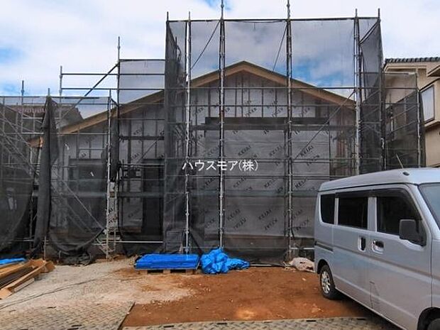 カースペース最大3台駐車可能。毎日の通勤やお買い物に便利で、来客時にもゆとりをもってお使いいただけます。