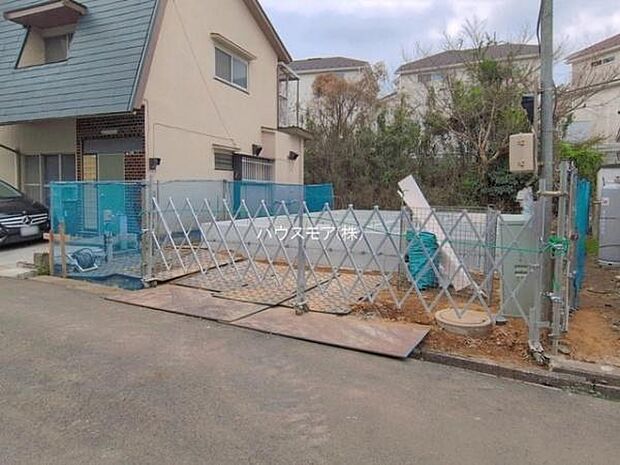 カースペース付きなのでマイカーをお持ちの方も安心ですね！ぜひ現地にてお確かめくださいませ！